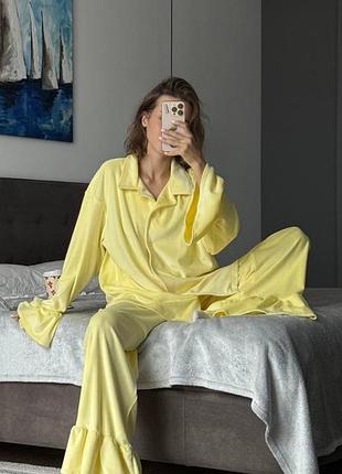 Жовтий лимонний домашній велюровий костюм
жовта лимонна піжама «capri»