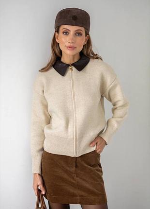 Кофта з шкіряним комірцем