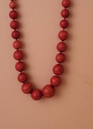 Женское коралловое ожерелье