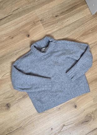 Свитер женский шерстяной серого цвета