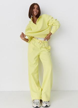 Теплий костюм зі світшотом-поло і прямими штанами