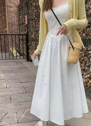 Платье белое с чашками и корсетом