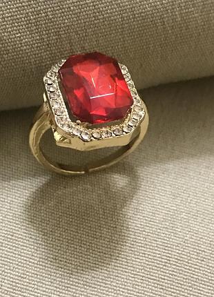 Гарна каблучка з скляним кабашном вантаж