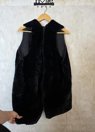 Жилетка женская меховая подстежка черная
