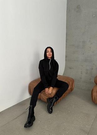 Зручний жіночий спортивний костюм на флісі кофта з коміром на блискавці та штани джогери вільного крою на резинках