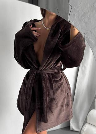 Ніжний жіночий махровий халат укорочений на запах з кишенями та поясом у комплекті прямого крою