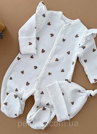 Человечек 56 р ( 0-1 мес ) с шапочкой для девочки (интерлок) кофейные сердечки вафелька