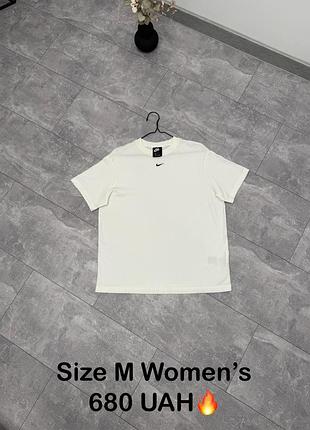 Жіноча футболка nike