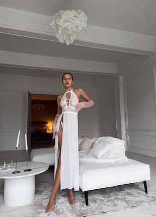 Длинный пеньюар с откровенными вырезами и доступом