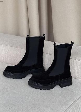 Зимние замшевые женские ботинки челси