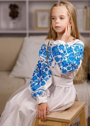 Святкова біла вишита сукня для дівчинки