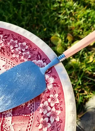 Винтажная лопатка для тортов и десертов.