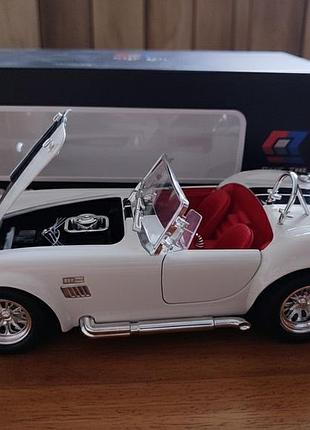 Коллекционная металлическая модель shelby cobra 427 s/c 1965 в масштабе 1:24