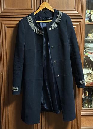 Шерстяне пальто з хорошим складом.