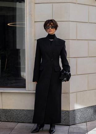 Теплое пальто на пуговице