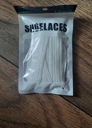 Широкі шнурки білого кольору.дешево