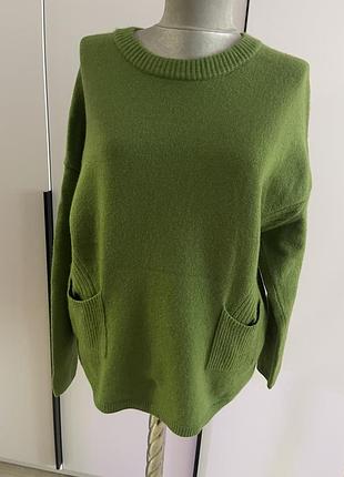 Шикарний светр, шерсть в складі