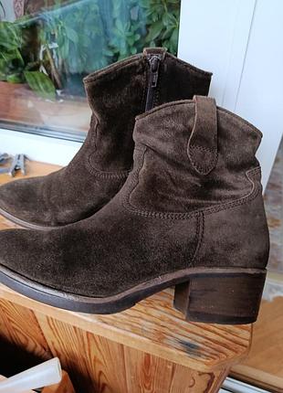Сапоги женские казаки замшевые цвета хаки 39 размер на прочной подошве.