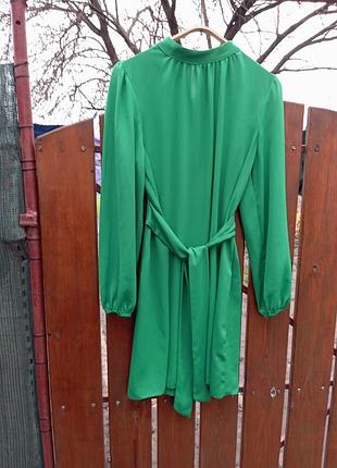 Шикарное зелёное платье
