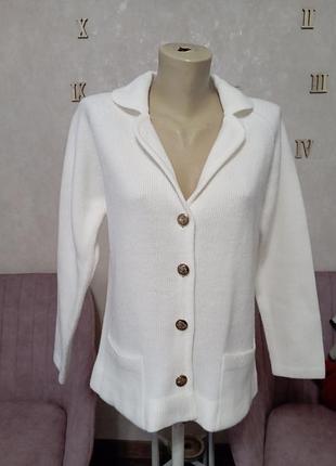 Жакет трикотажный, стиль "шинель", белый