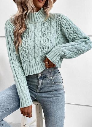 В'язаний укорочений светр м'ятного кольору