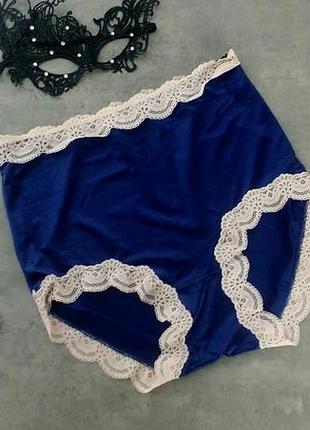Синие атласные трусики с кружевом
