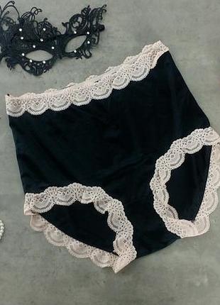 Черные атласные трусики с кружевом