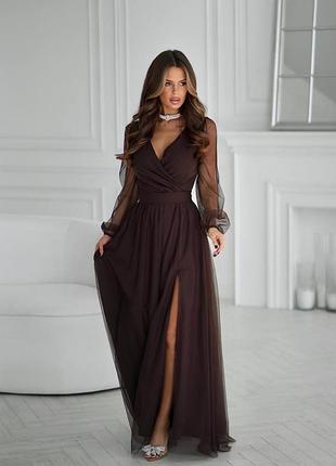 Утонченное длинное платье с мягкой сеткой и высоким разрезом на ноге 7567