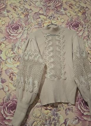 Невероятно-красивый бежевый свитер с кружевом