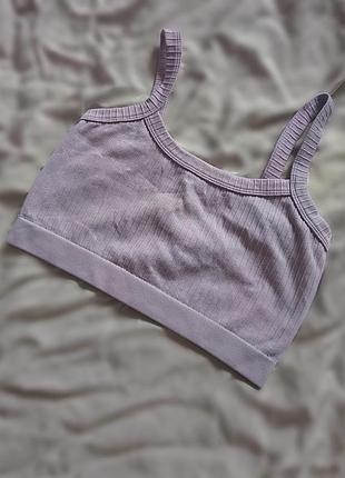 Нежно лавандовый спортивный топ в рубчик