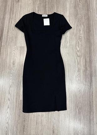 Маленьке чорне плаття
