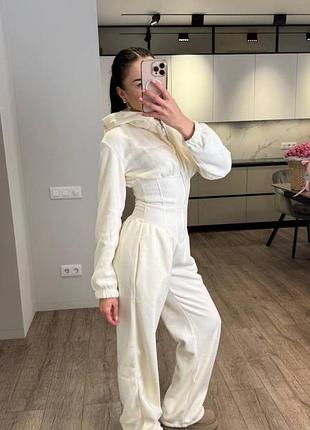 Брючный костюм женский молочный кремовый с капюшоном на флисе теплый осенний весенний зимний