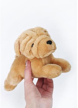 Дуже мила м’яка іграшка песик шарпей