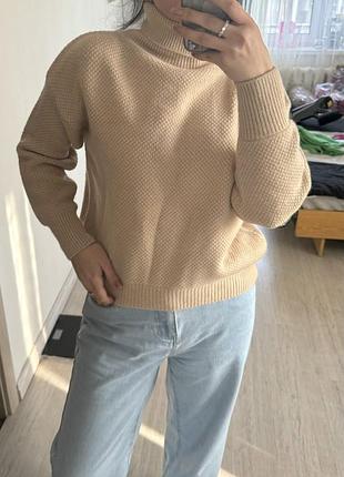 Теплый свитер под горло