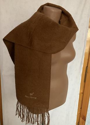 Коричневий шарф з альпаки бренду alpaca camargo.