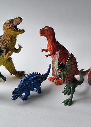 Фигурки динозавров
