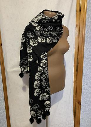 Вовняний жіночий шарф двосторонній з квітковим принтом.