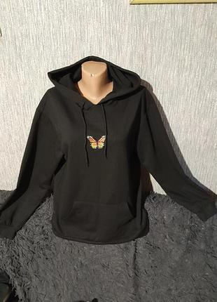 Фирменный лонгслив с капишоном shein