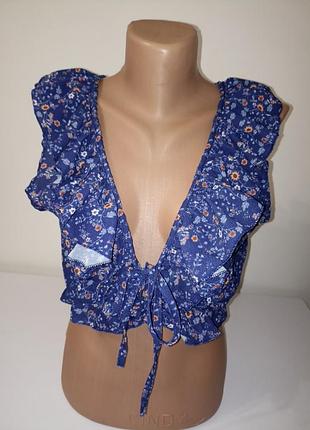 Топ-блузка с цветочным принтом prettylittlething