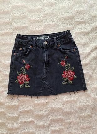Джинсовая юбка с вышивкой topshop