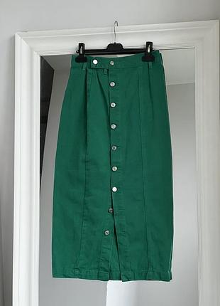 Зелена джинсова міді спідниця на ґудзиках