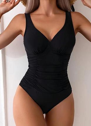 Елегантний суцільний купальник