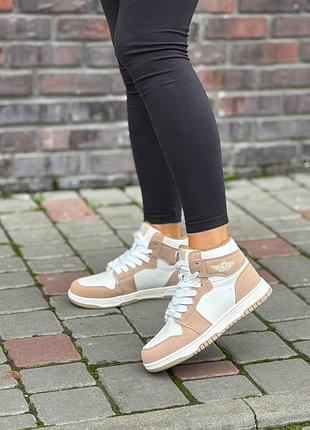 Бело-бежевые зимние кроссовки stilli