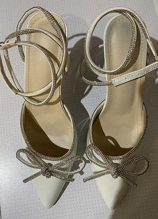 Жіночі босоніжки