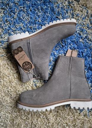 Черевики жіночі ботинки