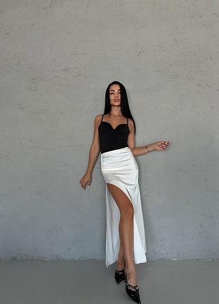 Спідниця з вирізом