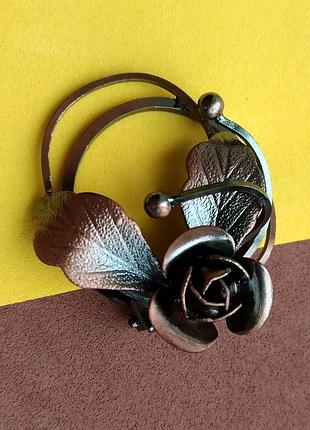 Кліпса для хустки троянда, коричневий затискач для шарфа