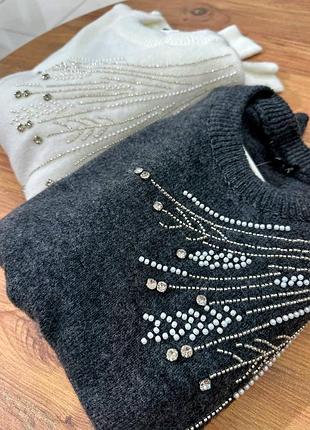 Нежный свитер вязаный