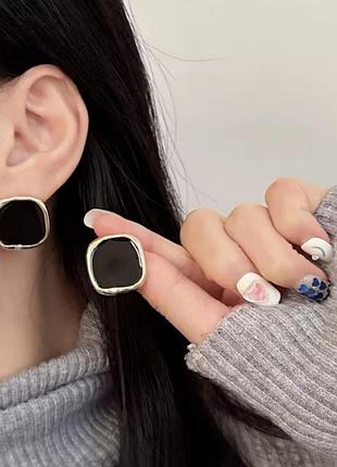 Сережки жіночі золоті чорна емаль нові