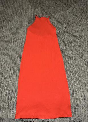 Червона довга сукня халтер з перехресними лямками на спині